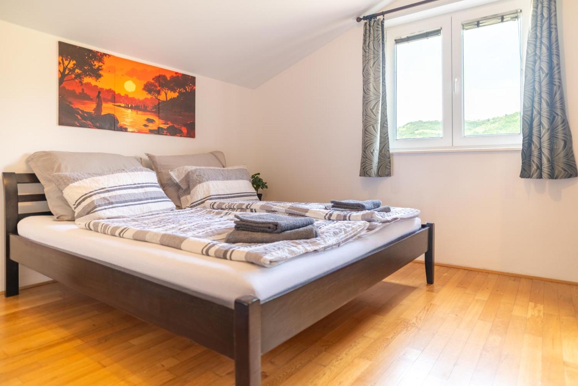 The Orange House Apartment